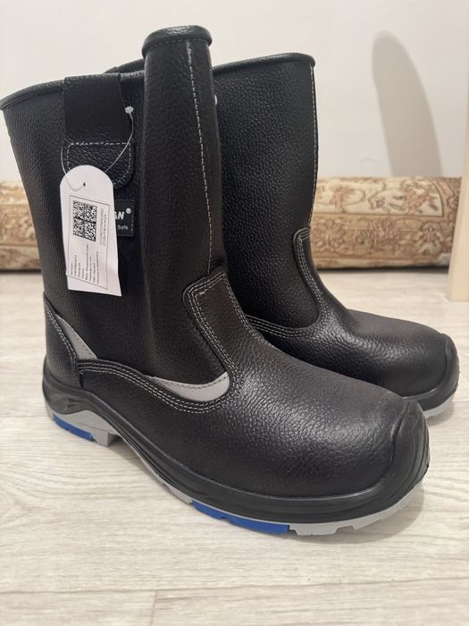 спец одежды и сапоги новые