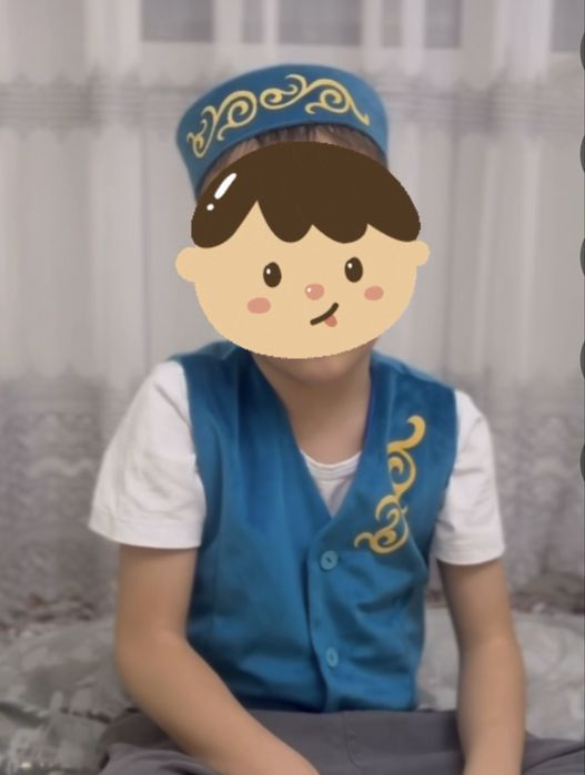 Продается жилетка с тюбетейкой на 4-5 лет