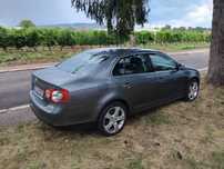 Vând volkswagen jetta