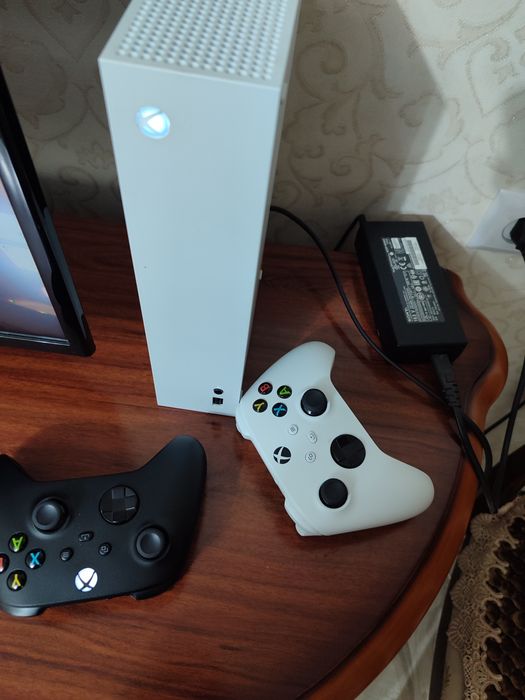 Продам Xbox Series S