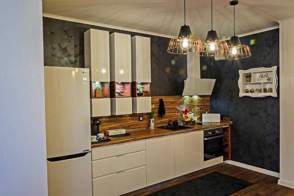 Луксозен апартамент в район Център