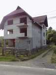 Casă și teren, sau apartamente si teren aferent de vânzare