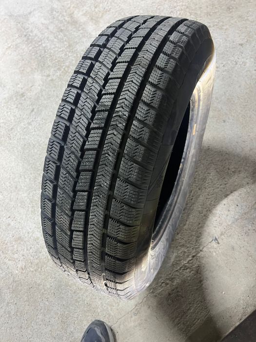 Один баллон 205х70х15новый ошиблись размером