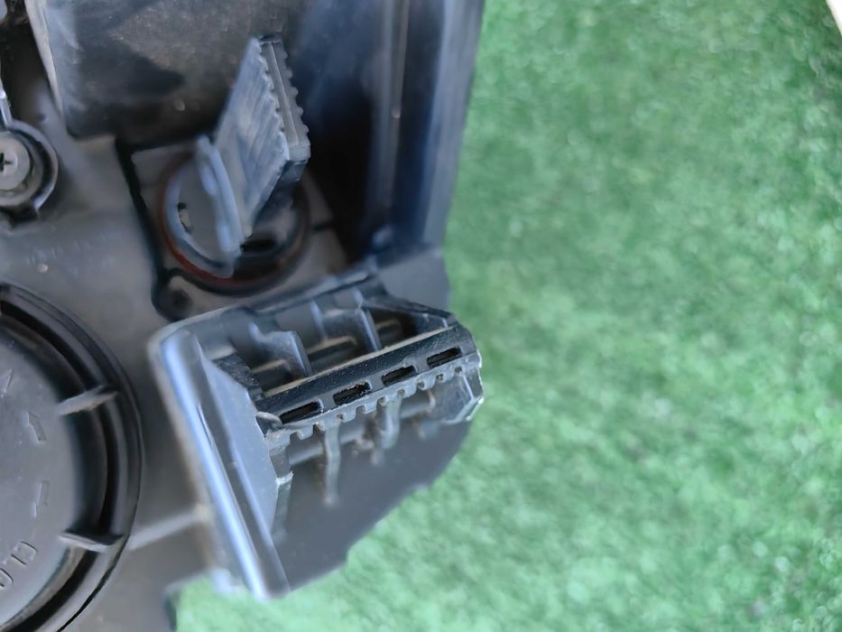 Фар за Kia Stonic / Фар за Кия Стоник