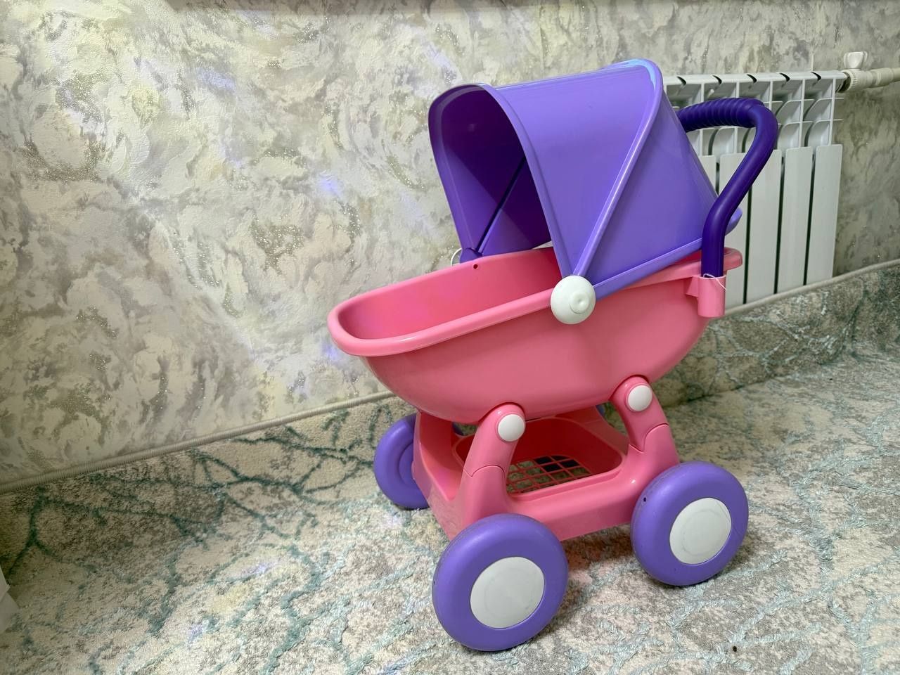Игрушечная коляска