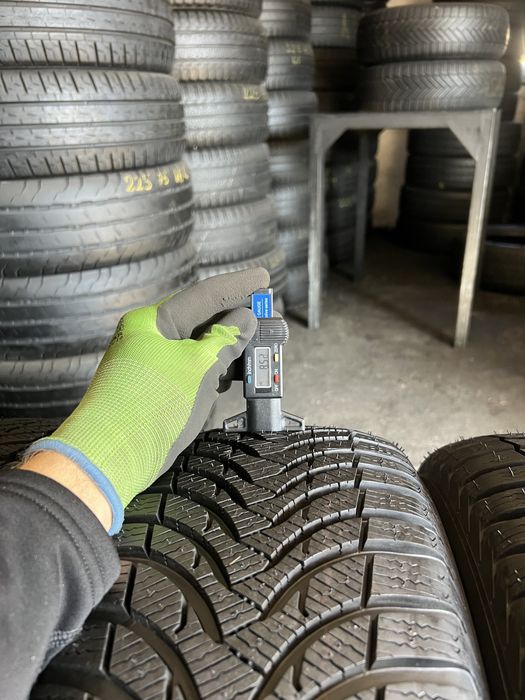 4 anvelope de iarna 215/50/17 Michelin profil nou!