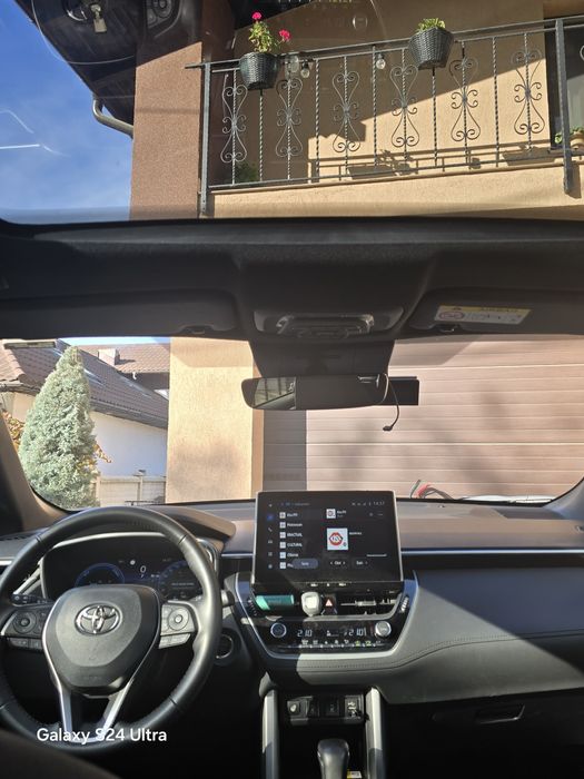 Toyota Corolla Cross Hybrid 4x4 Panoramic!