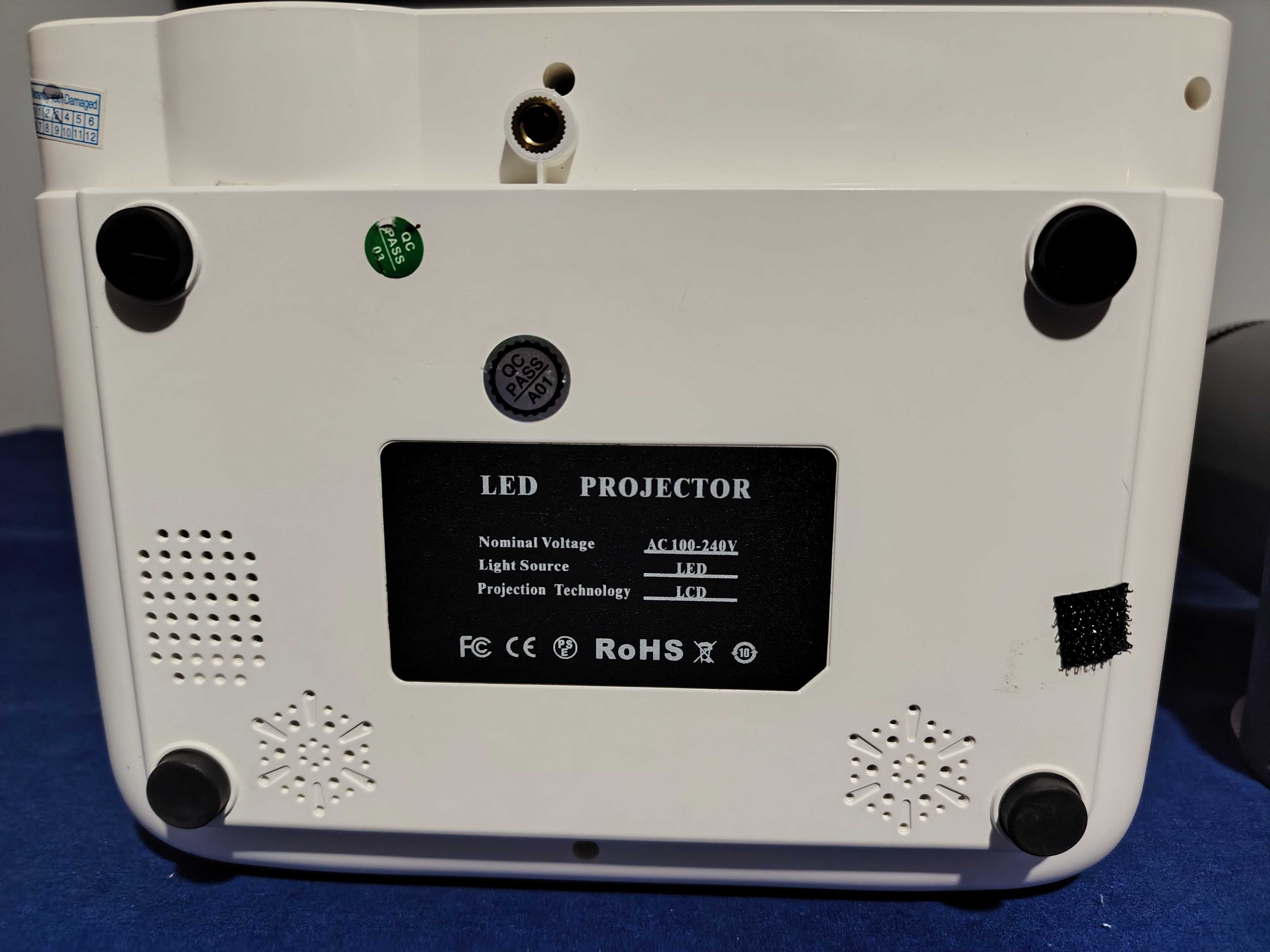 LQWELL HY300 și Elephas proiectoare cu Led, defecte
