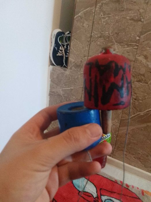 Kendama fără dama și pil.