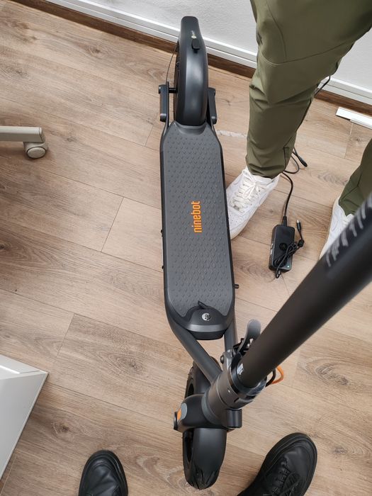 Trotinetă Segway Ninebot nouă nefolosită 20 km An 2025