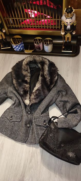 Sacou negru gri, cu guler din blăniță detasabil, M