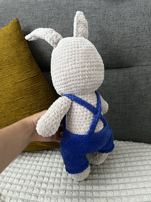 Iepuras handmade crosetat din fir de catifea