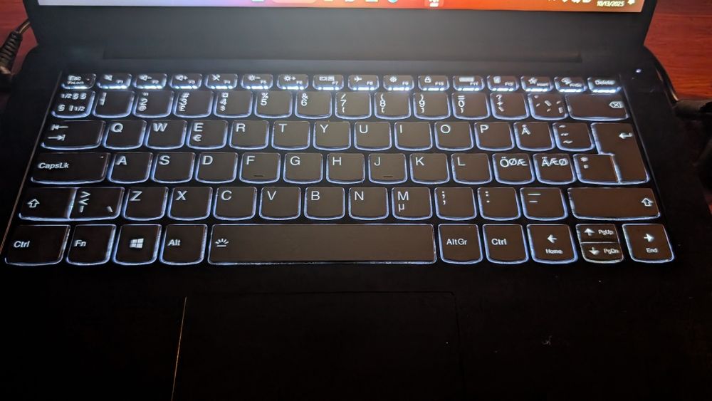 Lenovo ideapad 3  i3 gen 11 , ssd,8gb RAM ( schimb)