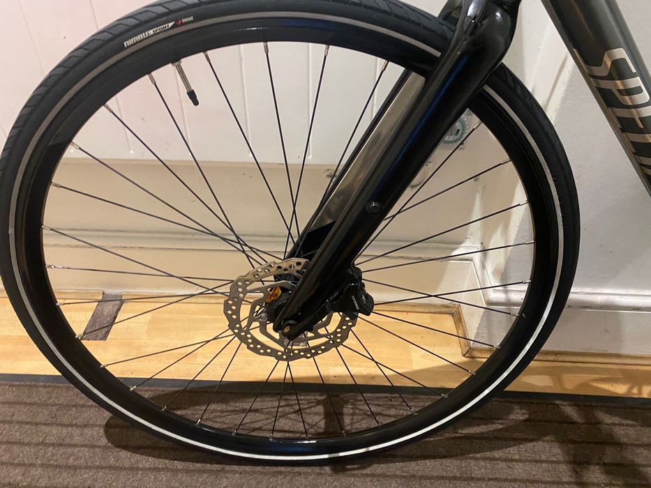 Bicicleta specialized Sirrus stare excelenta (furca carbon)