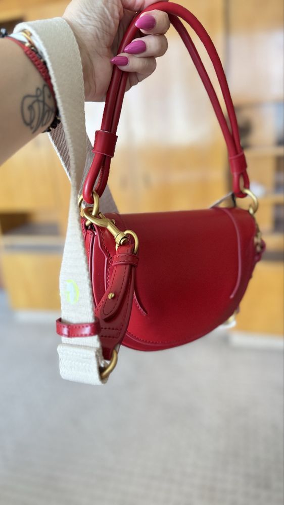 Zara-страхотна  чанта в червено