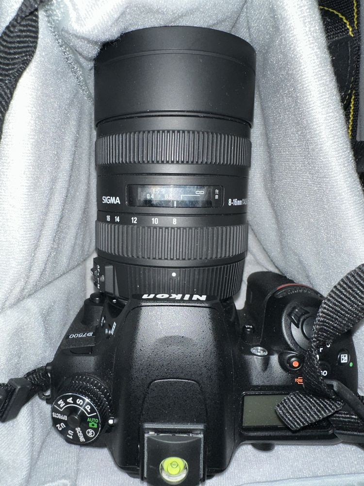 Nikon D7500 cu obiective si accesorii