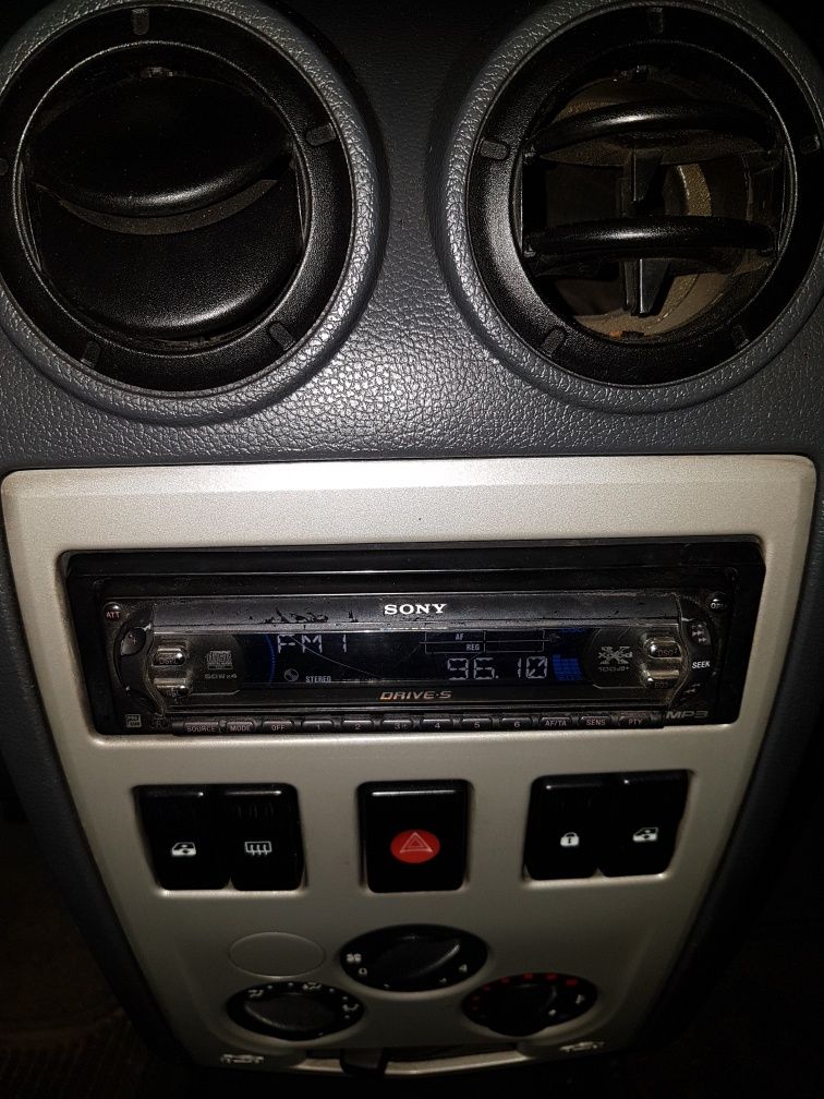 Casetofon auto Sony / Radio cd player .