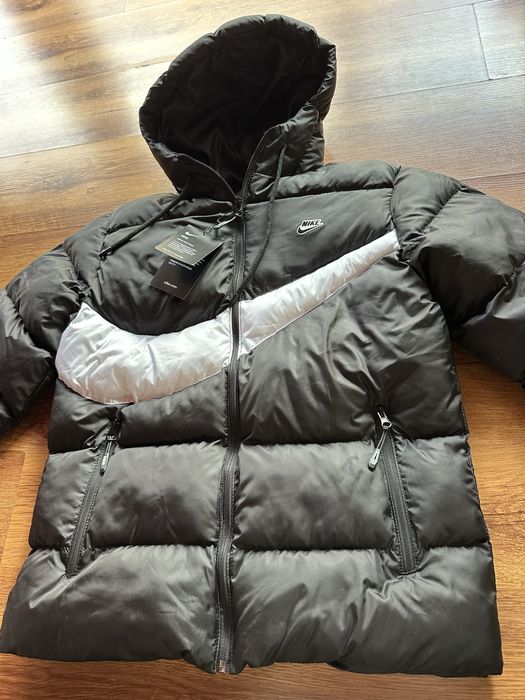 Мъжко,черно,зимно яке Nike с гумирано лого