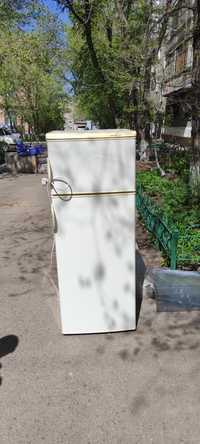 Холодильник б/у в хорошем состоянии 1,45 высота