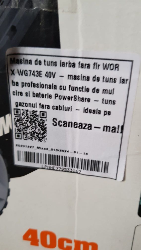 Mașina de tuns iarba worx