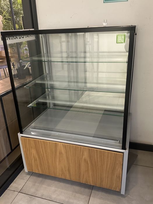 Витринный холодильник/ стулья/диваны