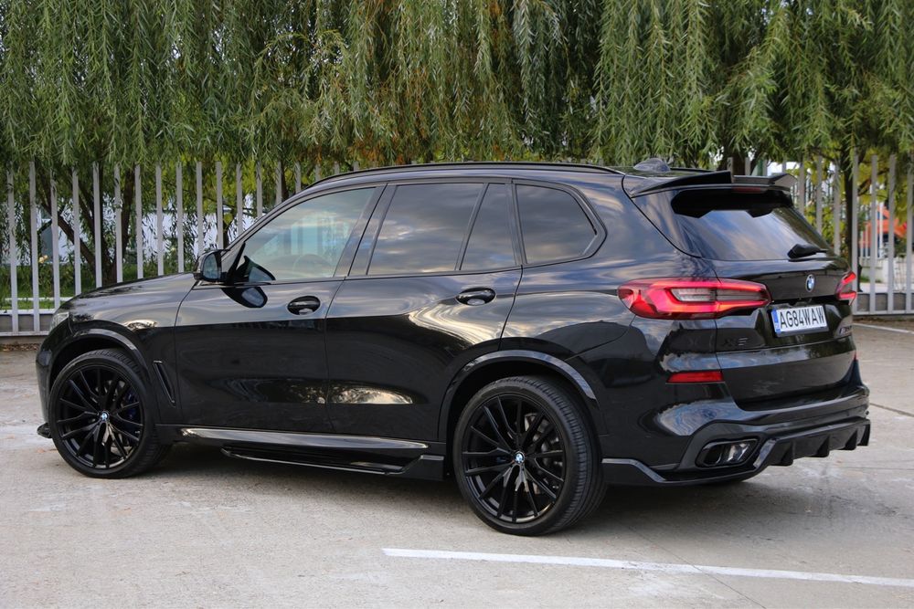 BMW X5 2021 Individual 3.0 400cp Laser / NightVision / SkyLounge Pano