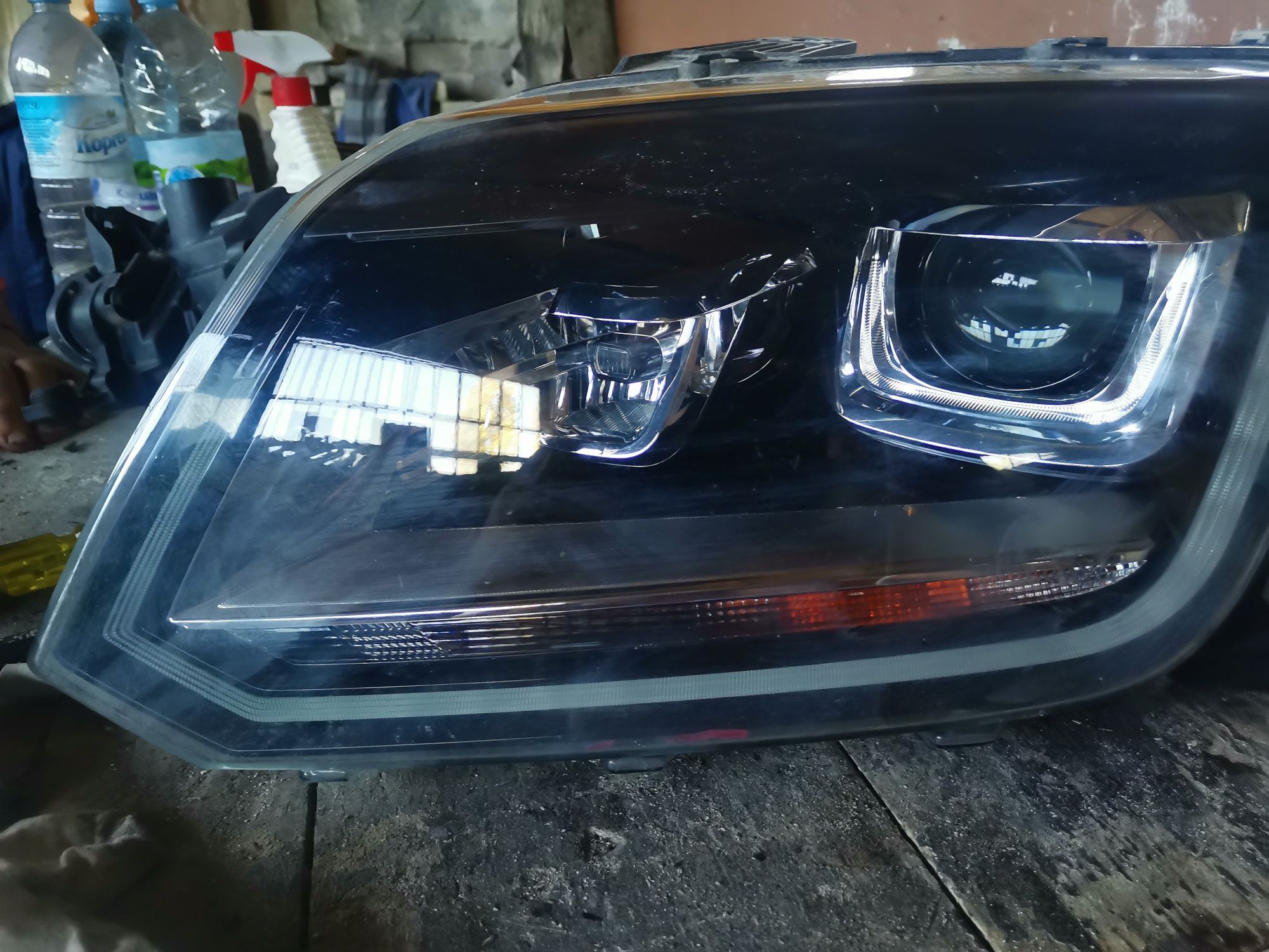 Оргинален ляв фар за vw amarok bi xenon led