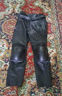 Pantaloni moto din piele