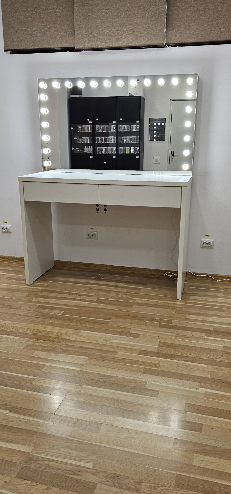 Masa machiaj/make-up table cu livrare din stoc