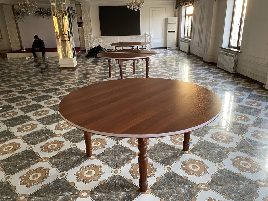 Люстра,столы,стулья (большие)