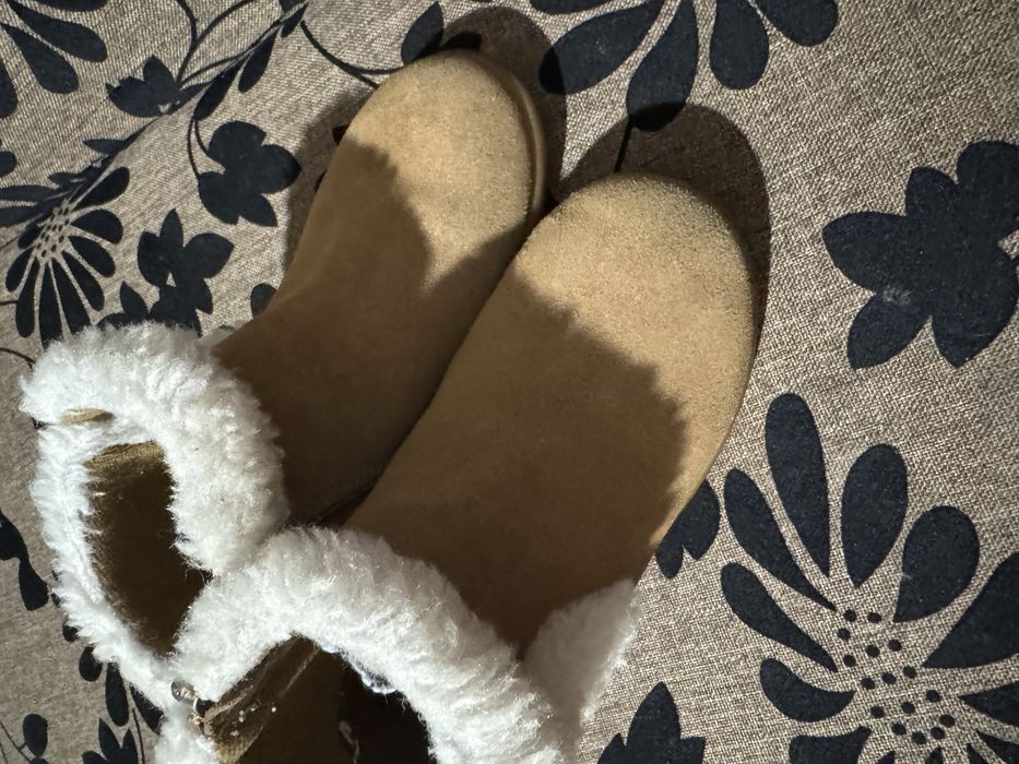 Детски боти в много добро състояние UGG