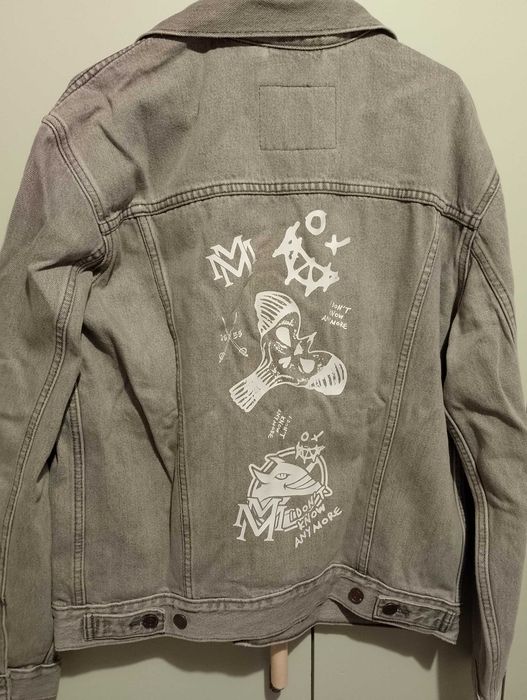 Дънково яке Levi's с татусите на Мишел Мороне