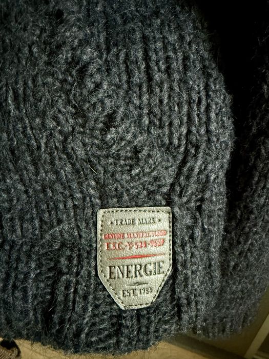 Вълнена зимна жилетка на Energie с цип и качулка. Черна. Размер М.