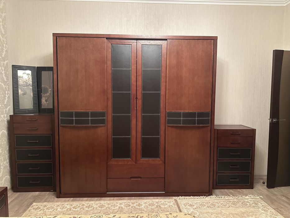 Продам спальный гарнитур в отличном состояний из натурального дерева.