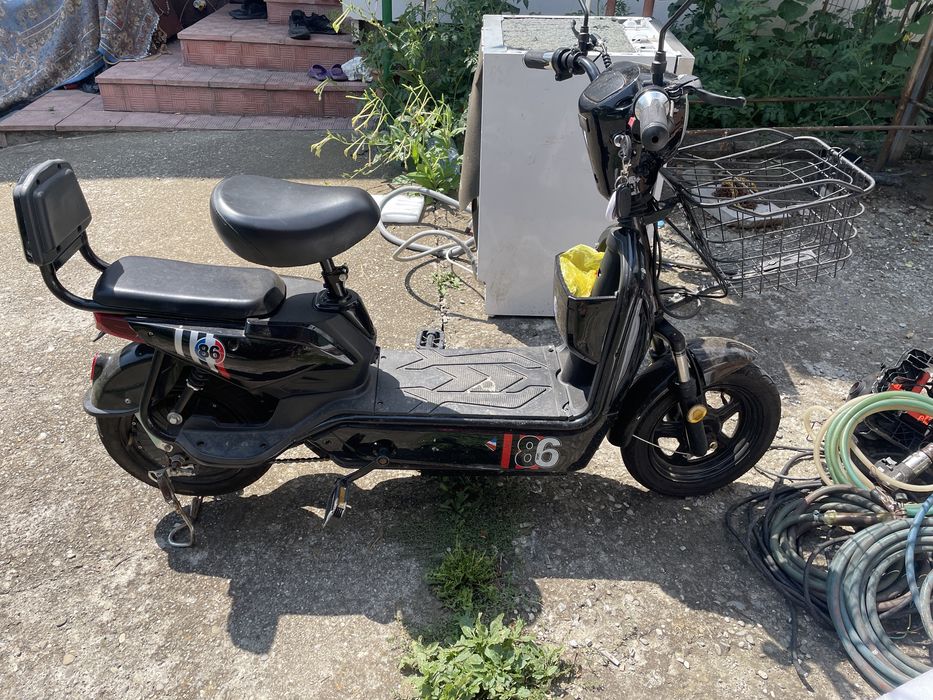 Vând scuter electric