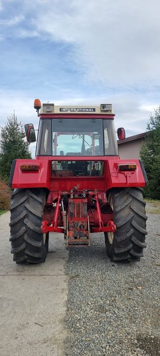 Tractor Internațional 745 XL cu încărcător