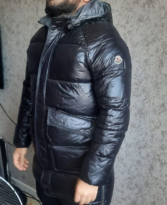Продам длинную теплую зимнюю мужскую куртку Moncler