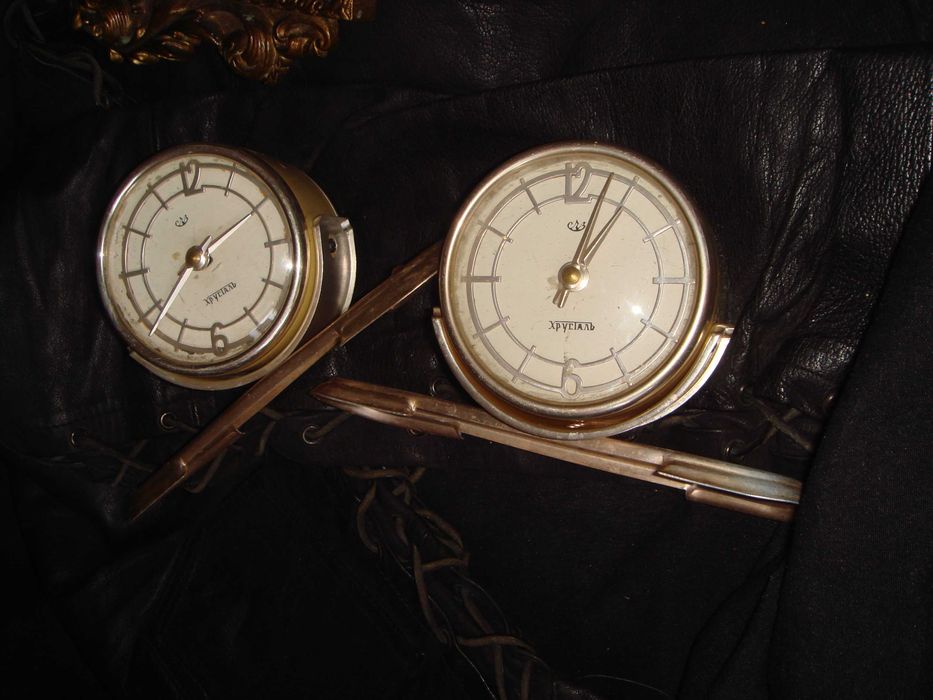 Механика 1958 год с камнями Часы настольные 20 см  Хрусталь 2шт