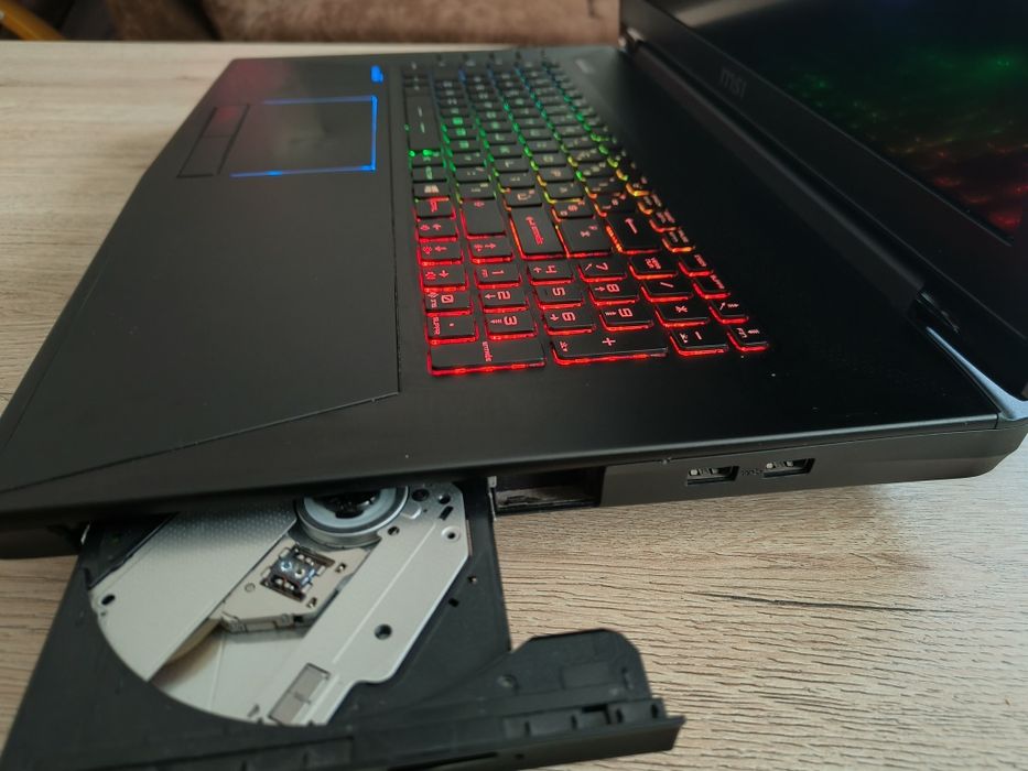 Laptop MSI – i7-4980HQ, 32GB RAM, GTX 980M 8GB, SSD 512GB, ecran 17.3