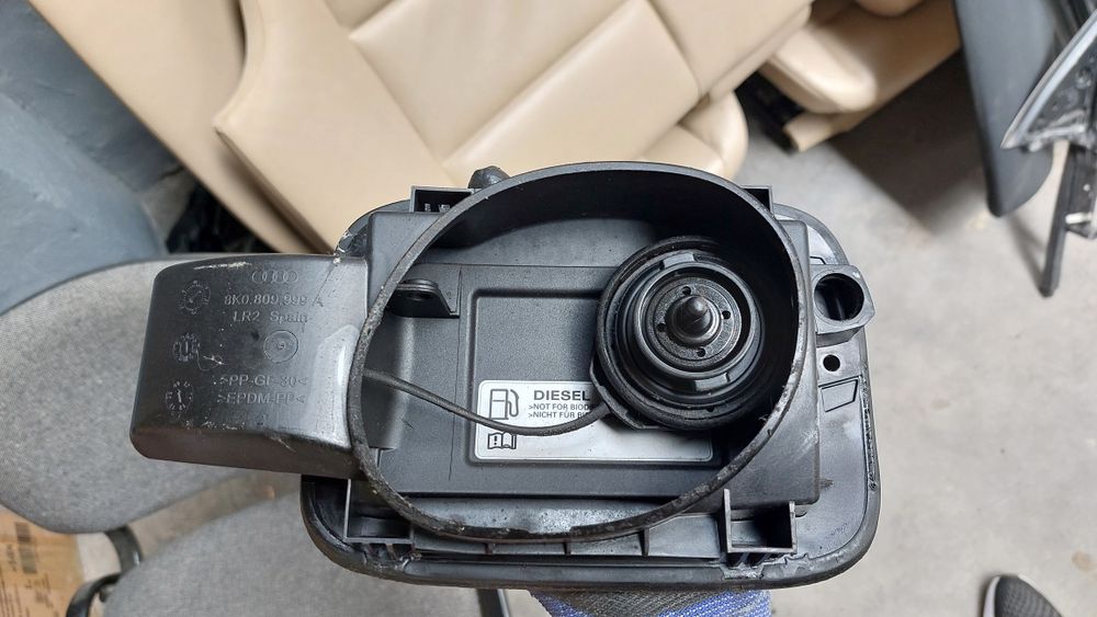 Capac rezervor cu bușon Audi A4 B8 2008-2014