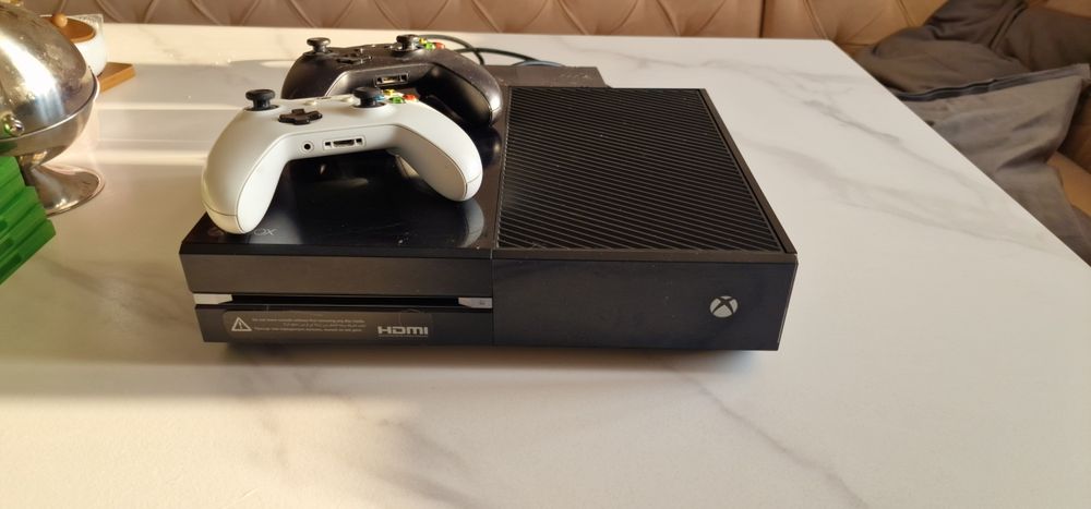 Продам Xbox one с дисками