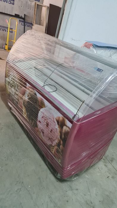 Vitrina frigorifica pentru inghetata ISA 10 cuve si 13 cuve