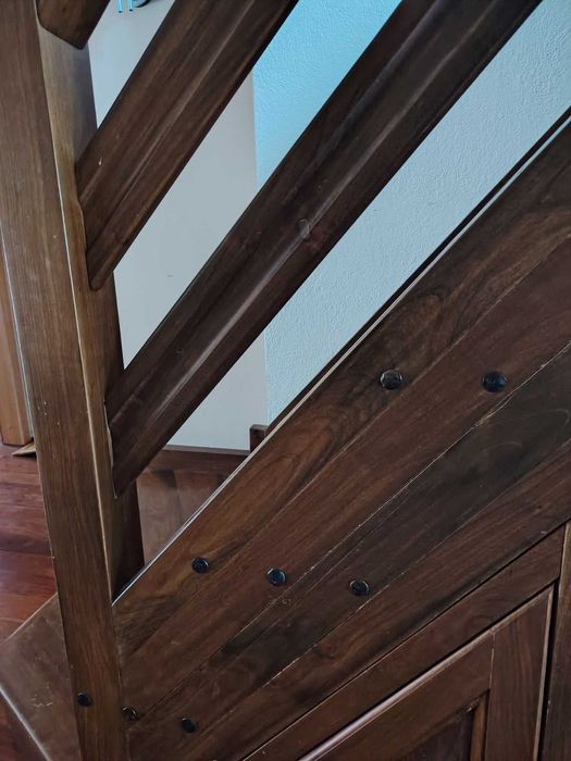 Дървена вътрешна стълба