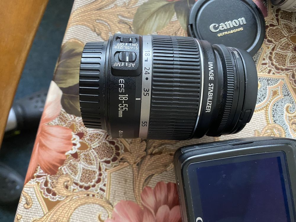 Canon  eos  550D plus lentile