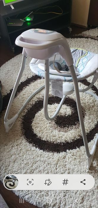 Leagăn electric pentru bebeluși