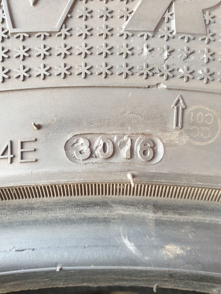 Зимни гуми за Джип 4 броя KUMHO Asymetric Izen RV 265 60 R18 дот 3016