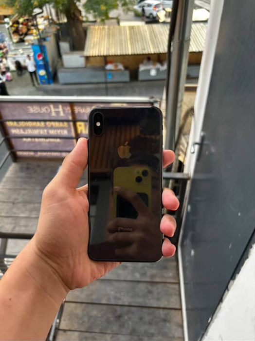 Iphone xs max qora