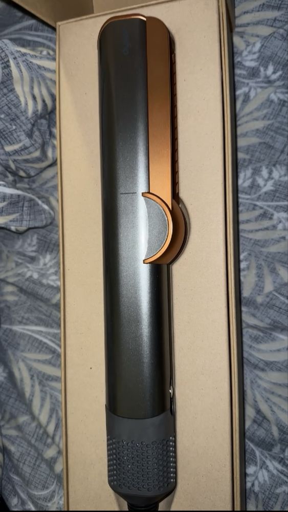 Dyson airstrait