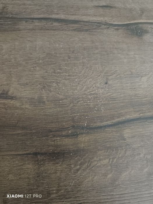 Бюро от серията Равен на Айко