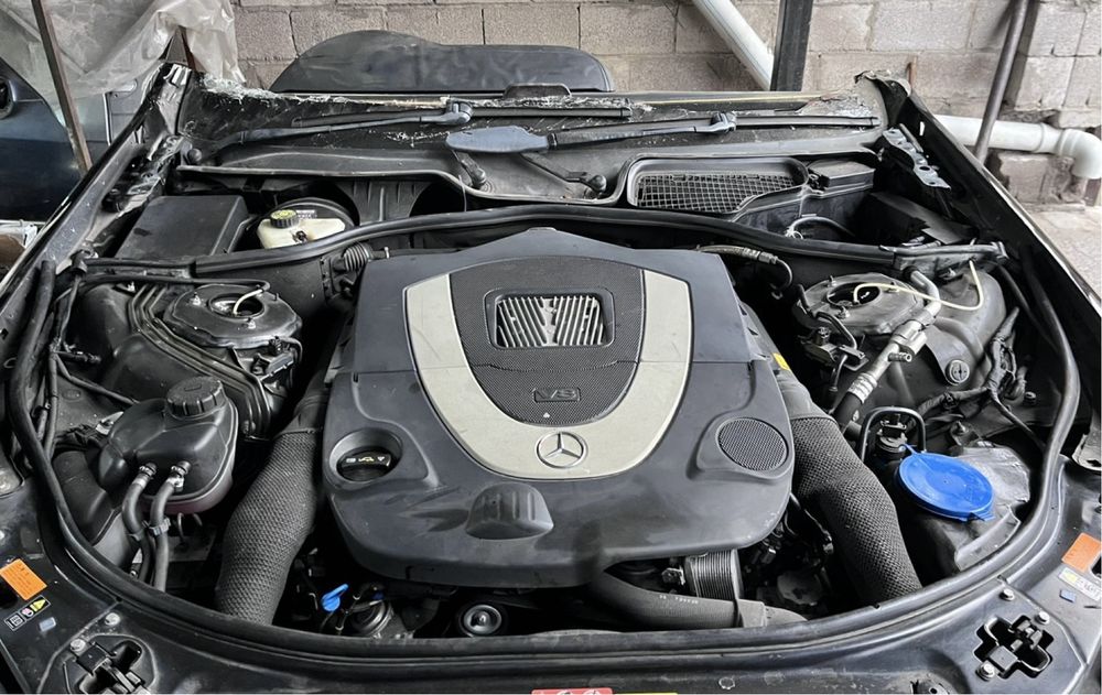 Передняя часть Mercedes W221.